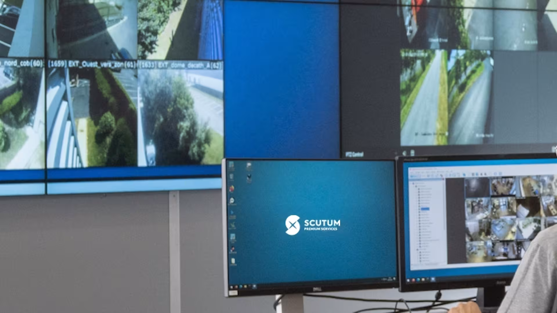 Opératrice Scutum Premium Services dans le centre de télésurveillance APSAD P5 basé à Vélizy-Villacoublay.