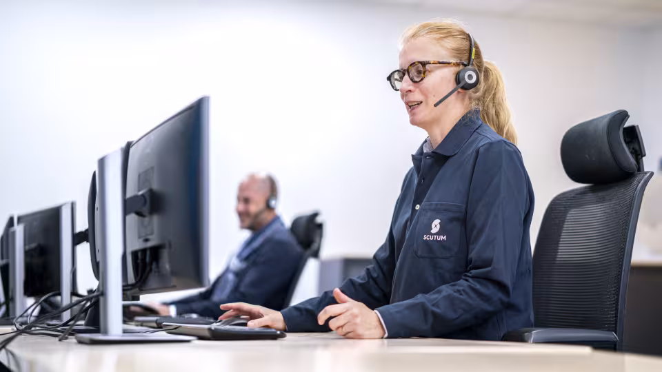 Scutum employee on the phone with customer