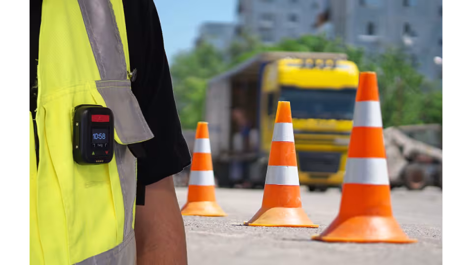 Travailleur isolé équipé d'un boîtier Twig neo