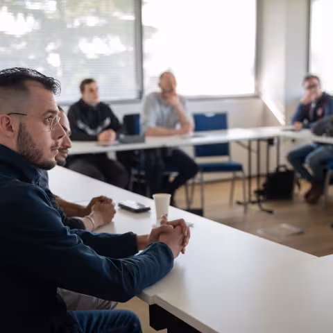 Des utilisateurs concentrées pendant la formation PTI-DATI
